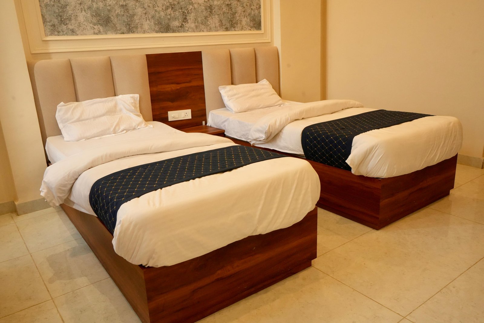 Queen Room with Balcony JMS Grand